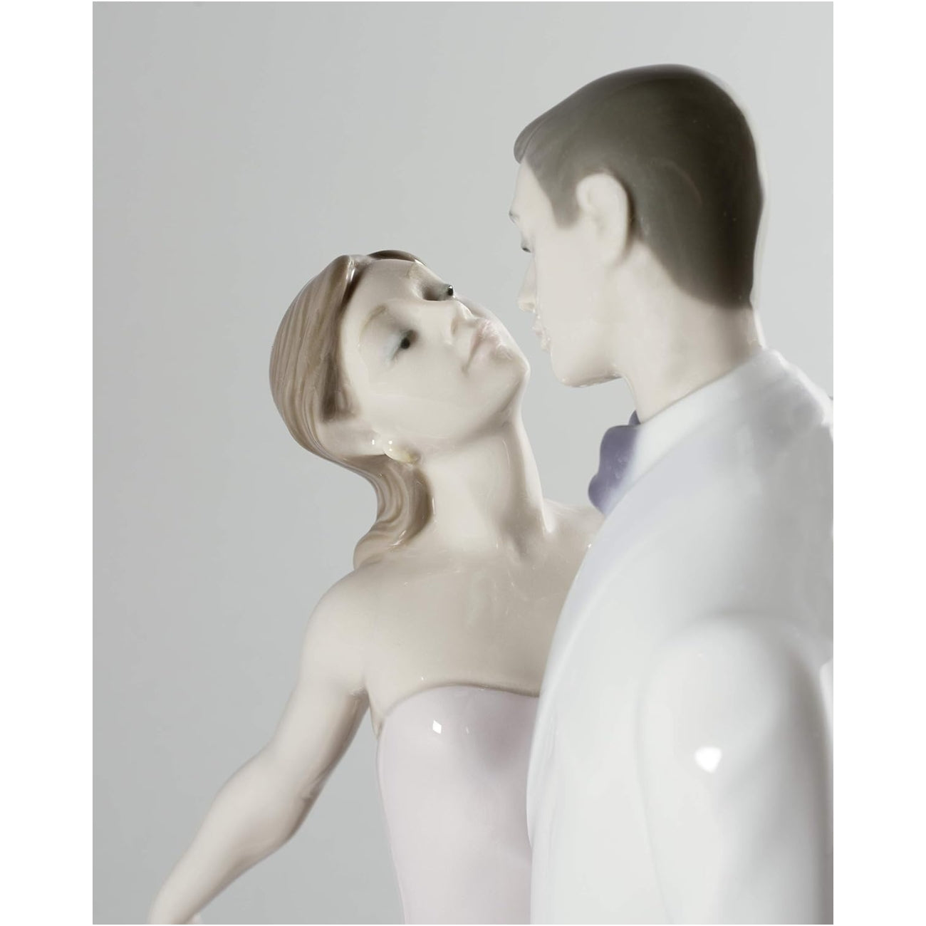 ДЕКОРАТИВНА ФИГУРА LLADRO HAPPY ANNIVERSERY 12,30Х32 СМ