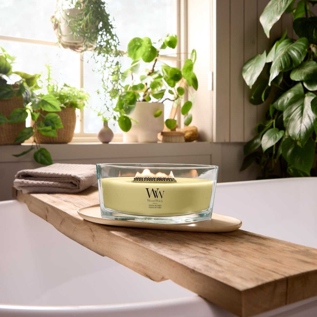 СВЕЩ WOOD WICK ELLIPSE YUZU&VETIVER