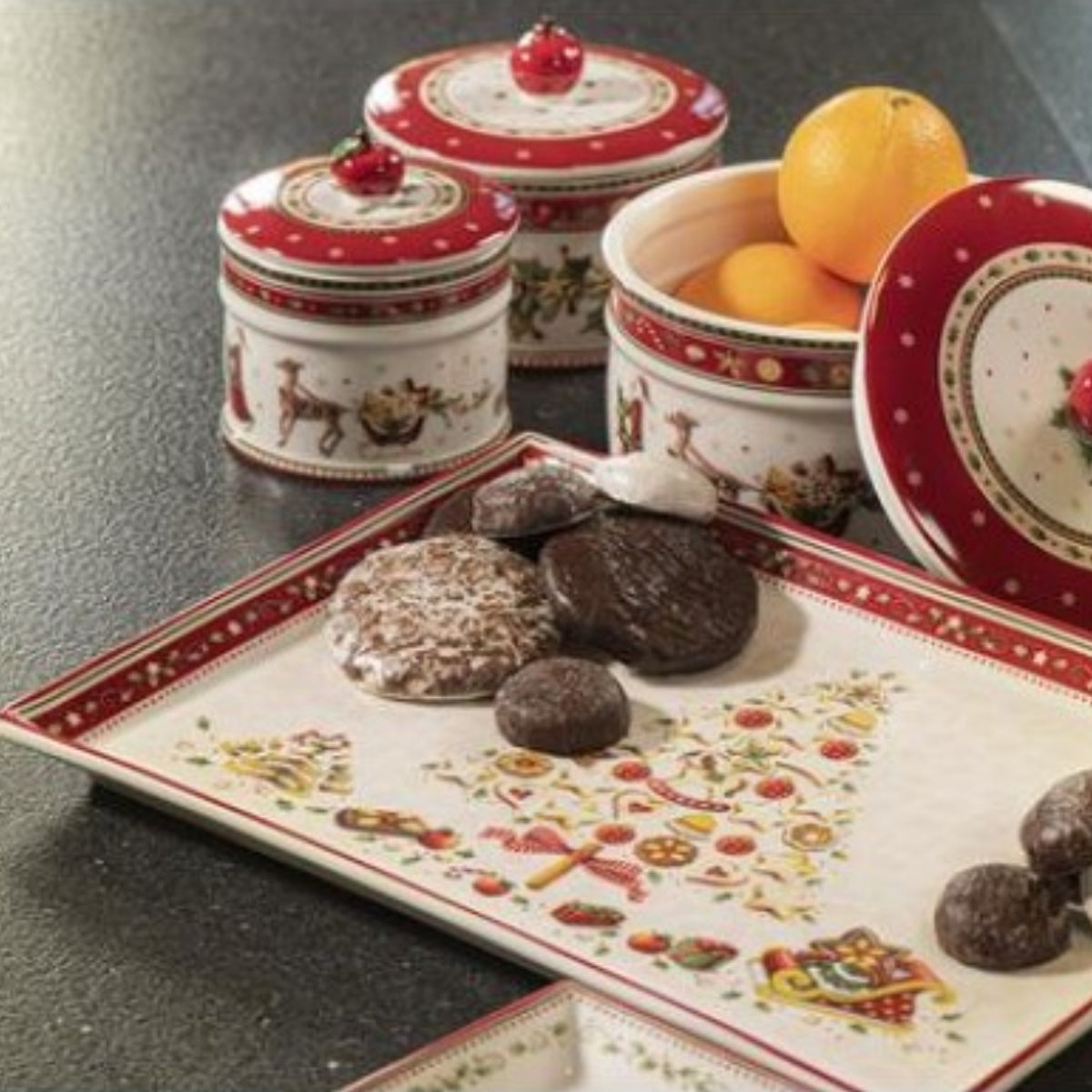 ГОЛЯМА КУТИЯ ЗА СЛАДКИ VILLEROY&BOCH WINTER BAKERY