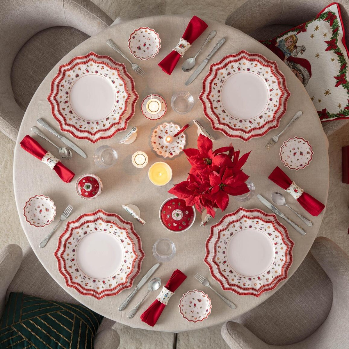 КОЛЕДНА АРОМАТНА СВЕЩ VILLEROY&BOCH CHRISTMAS TREE TOY`S DELIGHT