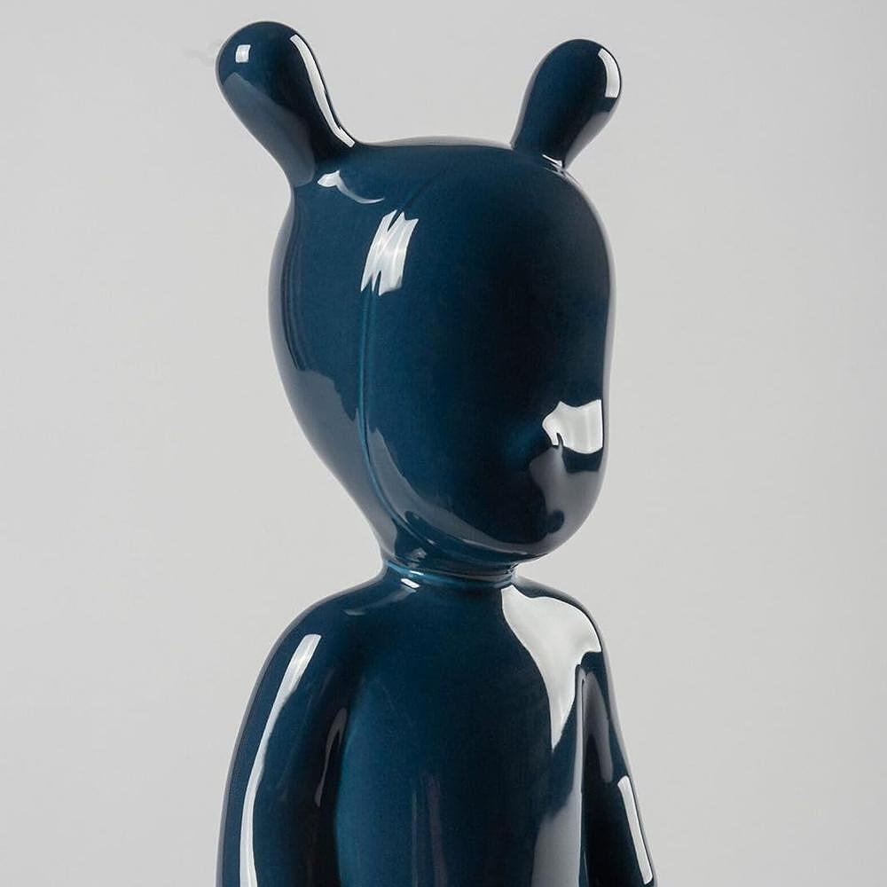 ДЕКОРАТИВНА ФИГУРА LLADRO THE DARK BLUE GUEST LITTLE 30Х11СМ