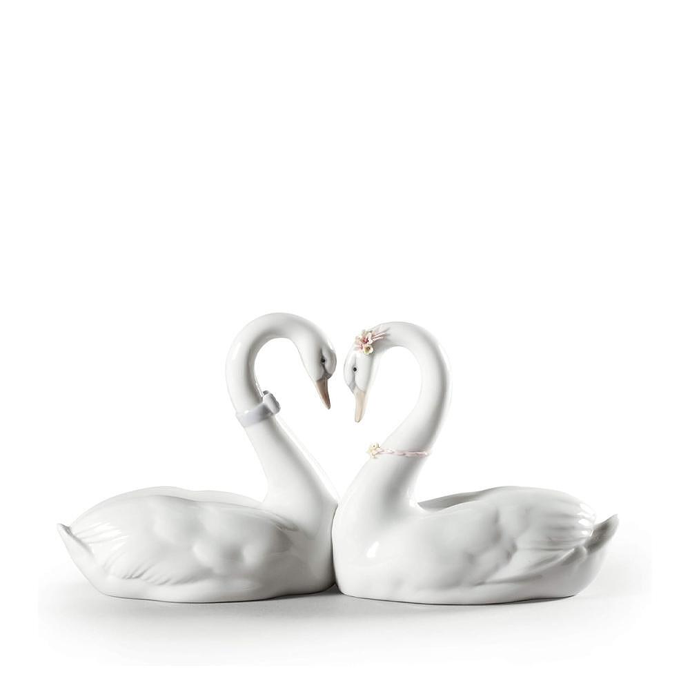 ДЕКОРАТИВНА ФИГУРА LLADRO ENDLESS LOVE 27Х13СМ