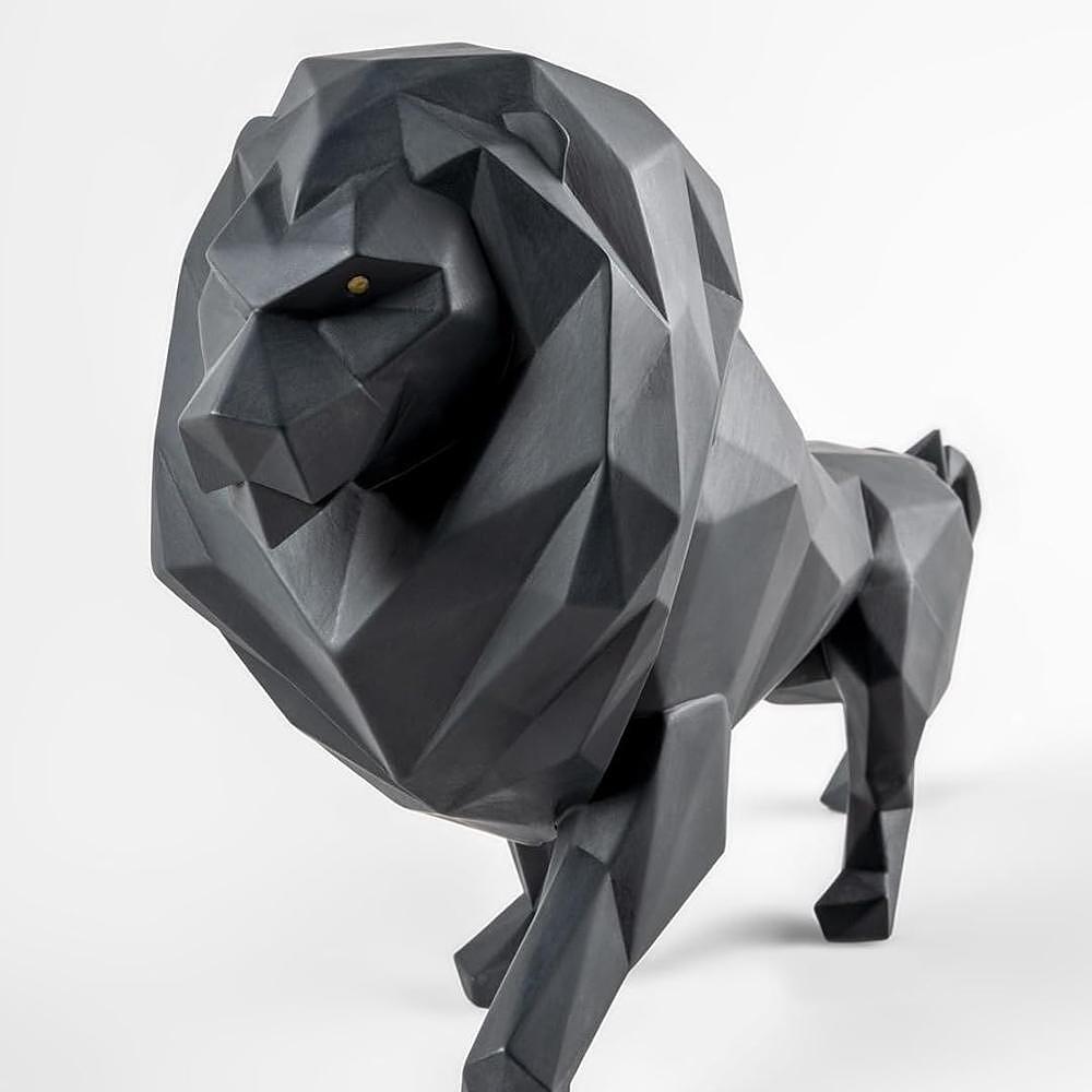 ДЕКОРАТИВНА ФИГУРА LLADRO LION BLACK MAT 25Х48СМ