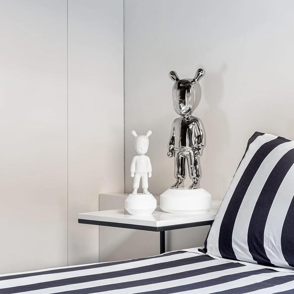 ДЕКОРАТИВНА ФИГУРА LLADRO THE SILVER GUEST LITTLE 30Х11СМ