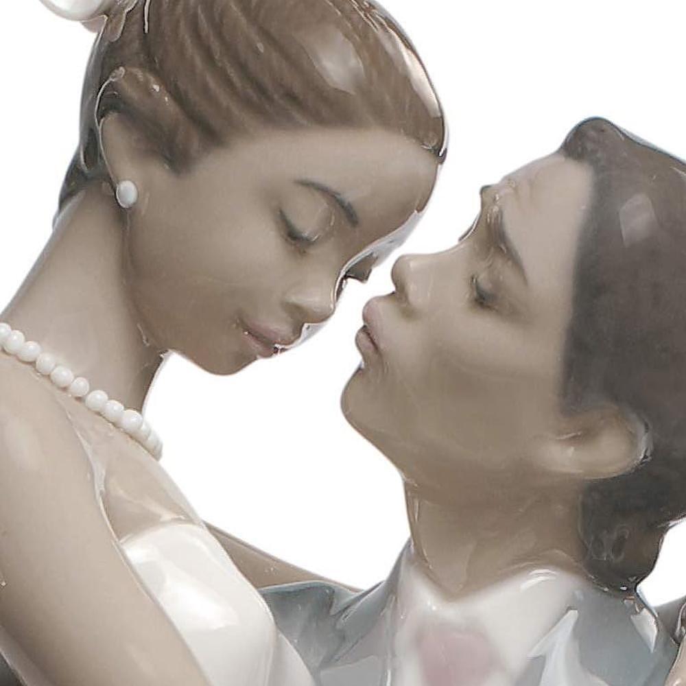 ДЕКОРАТИВНА ФИГУРА LLADRO THE HAPPIEST DAY 27Х17СМ