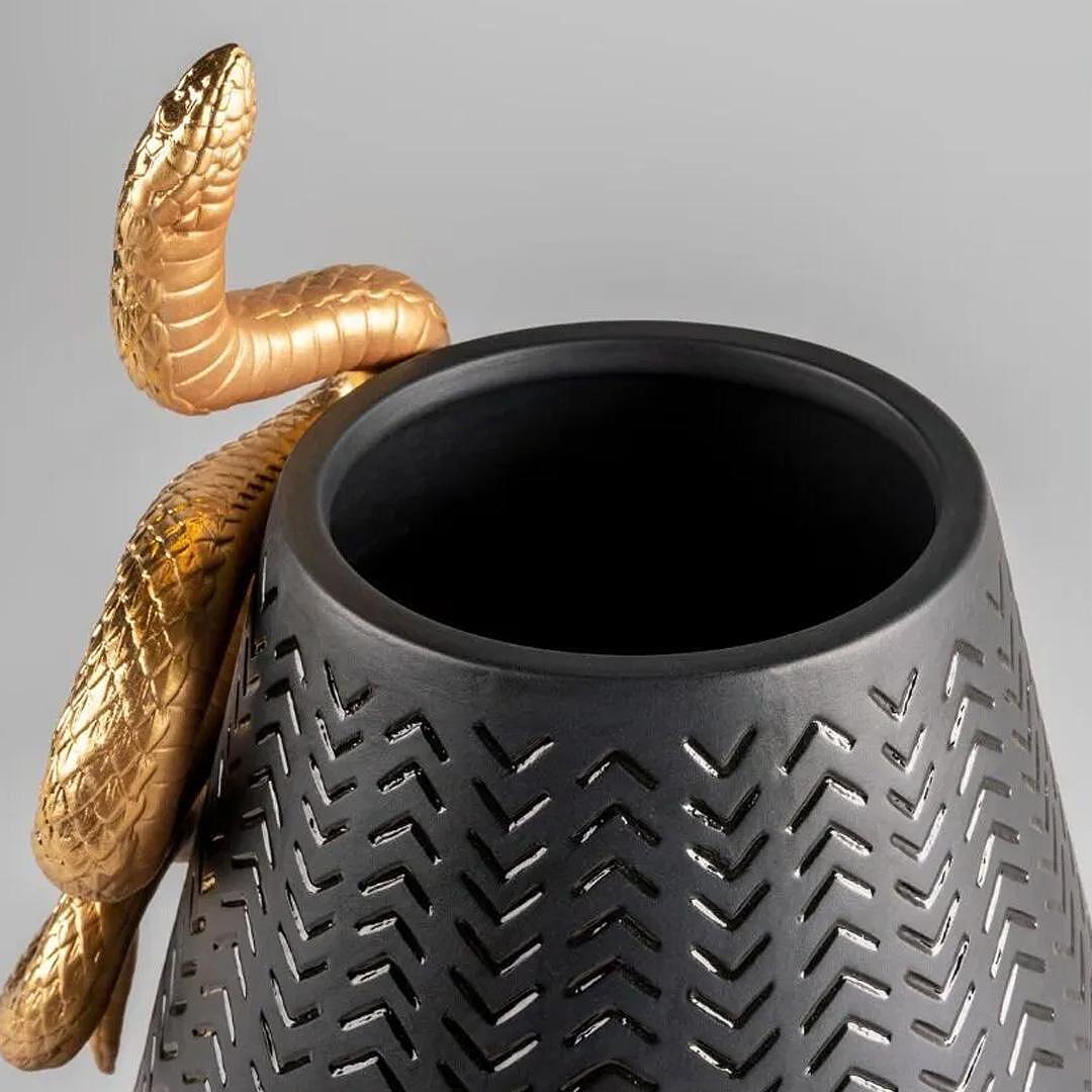 ДЕКОРАТИВНА ВАЗА СЪС ЗМИЯ LLADRO SNAKE VASE 42X24СМ