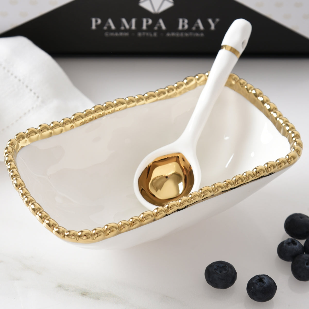 КОМПЛЕКТ ПРАВОЪГЪЛНА КУПА С ЛЪЖИЧКА PAMPA BAY GOLDEN BEADED 16Х9,5 СМ