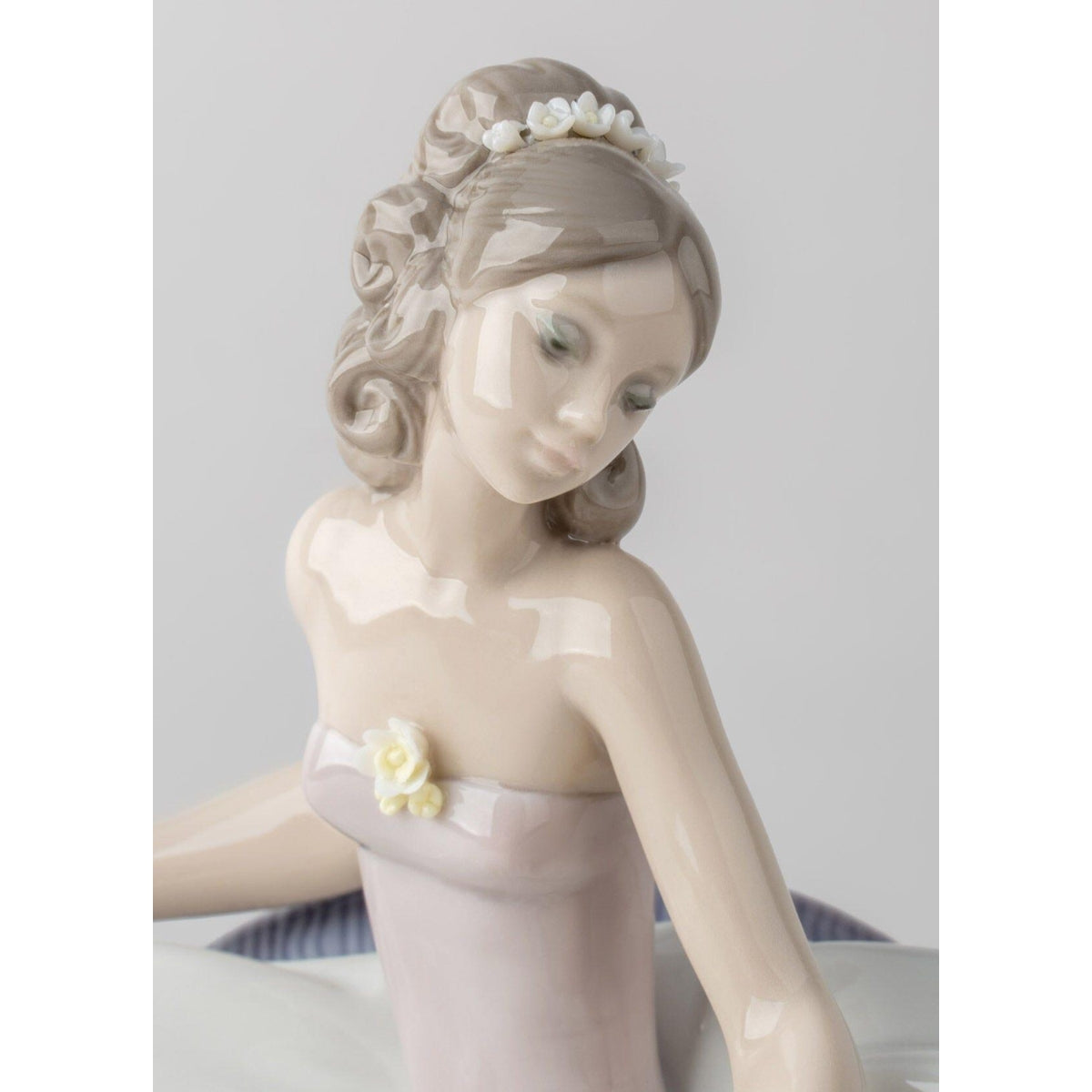 ДЕКОРАТИВНА ФИГУРА LLADRO AT THE BALL 20X16 СМ