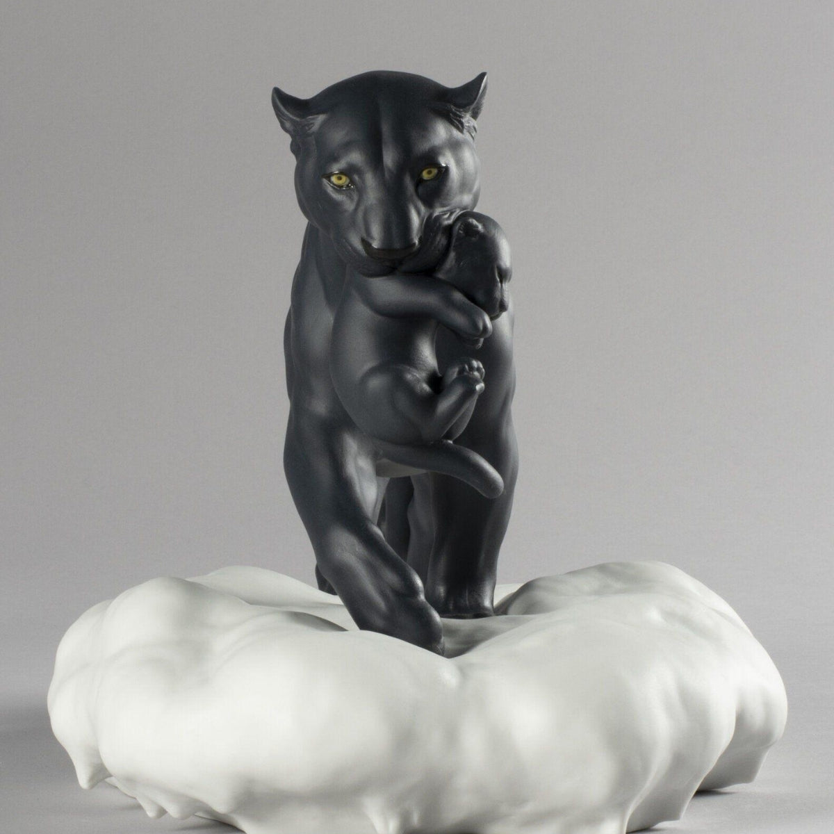 ДЕКОРАТИВНА ФИГУРА LLADRO BLACK PANTHER WITH CUB 25X48