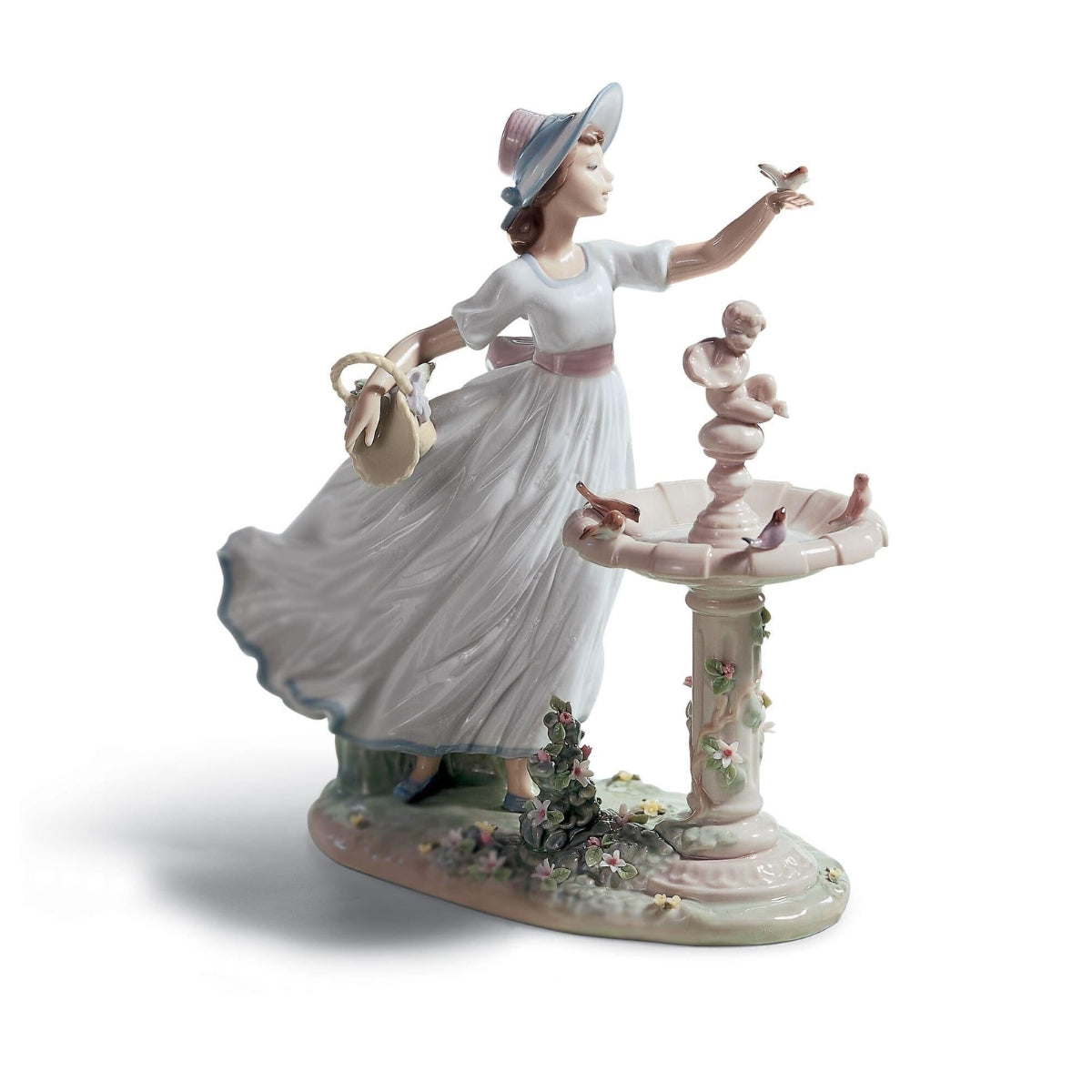 ДЕКОРАТИВНА ФИГУРА LLADRO A ROMP IN THE GARDEN 12Х22 СМ