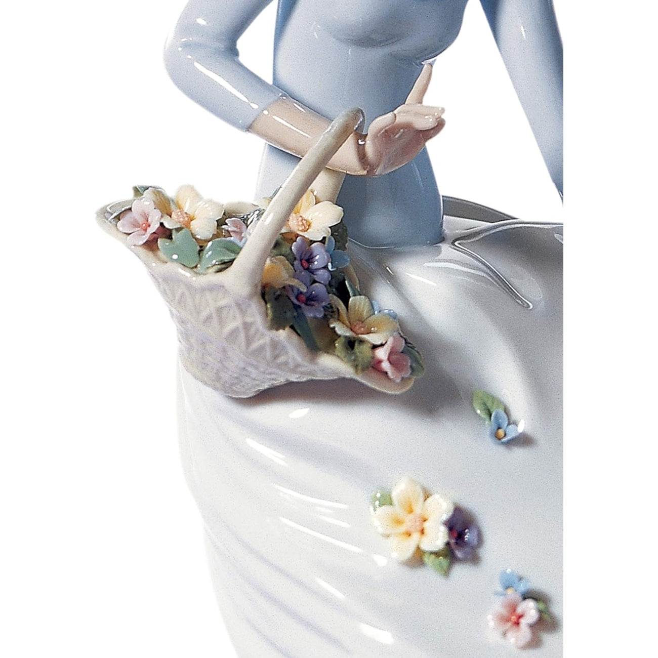 ДЕКОРАТИВНА ФИГУРА LLADRO PETALS ON THE WIND 28Х20 СМ