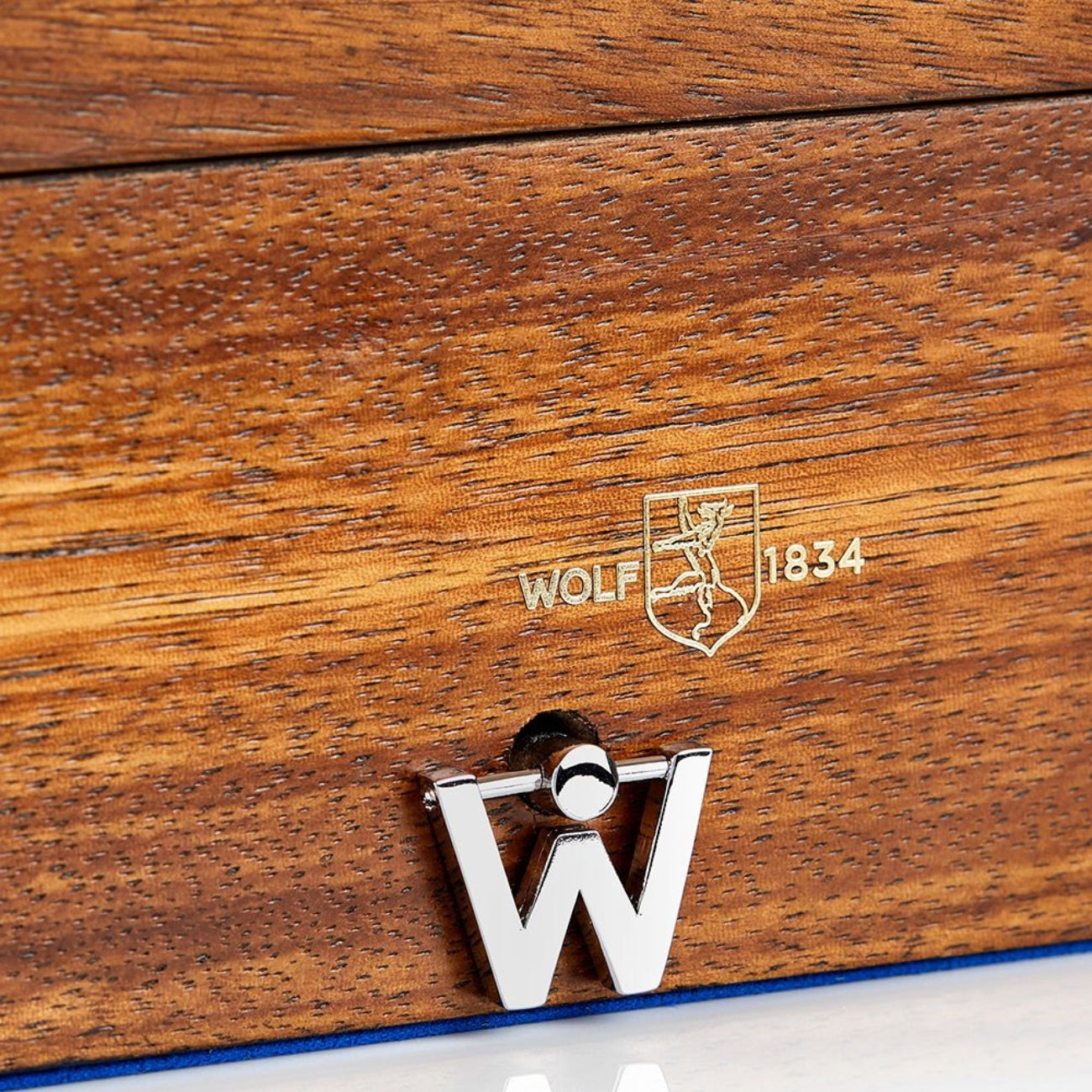 ЛУКСОЗНА МУЗИКАЛНА КУТИЯ ЗА БИЖУТА С БАЛЕРИНА WOLF SWAN LAKE WALNUT