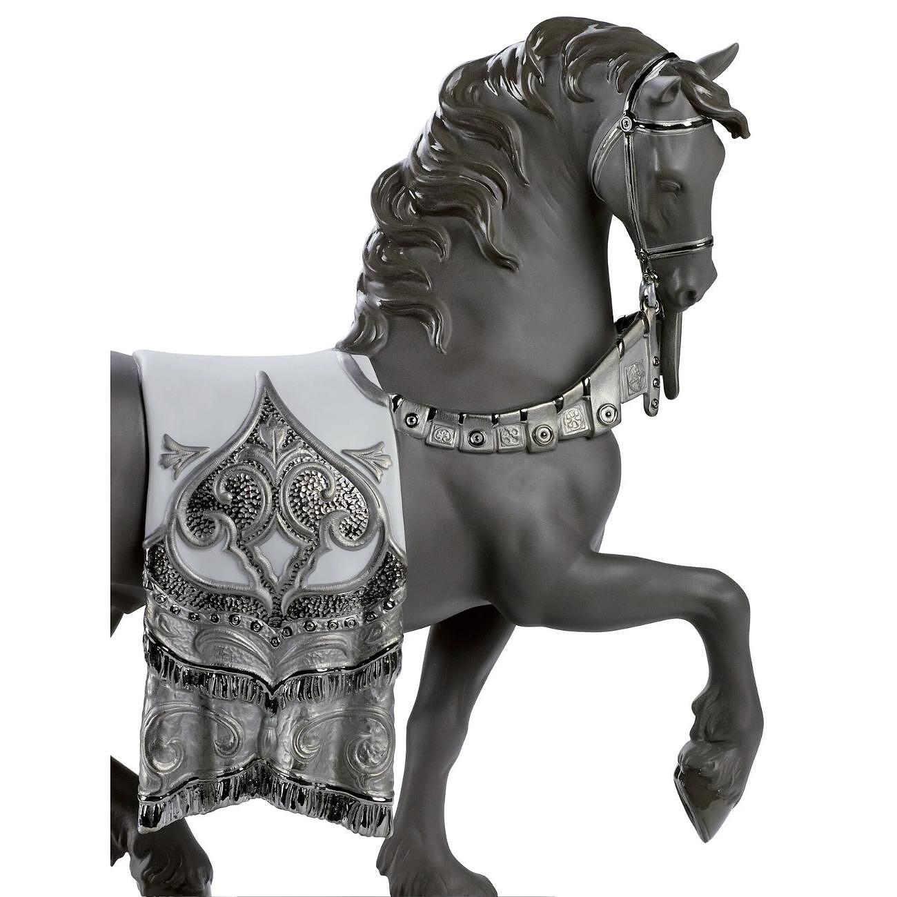 ДЕКОРАТИВНА ФИГУРА LLADRO A REGAL STEED RE-DECO 42Х16СМ