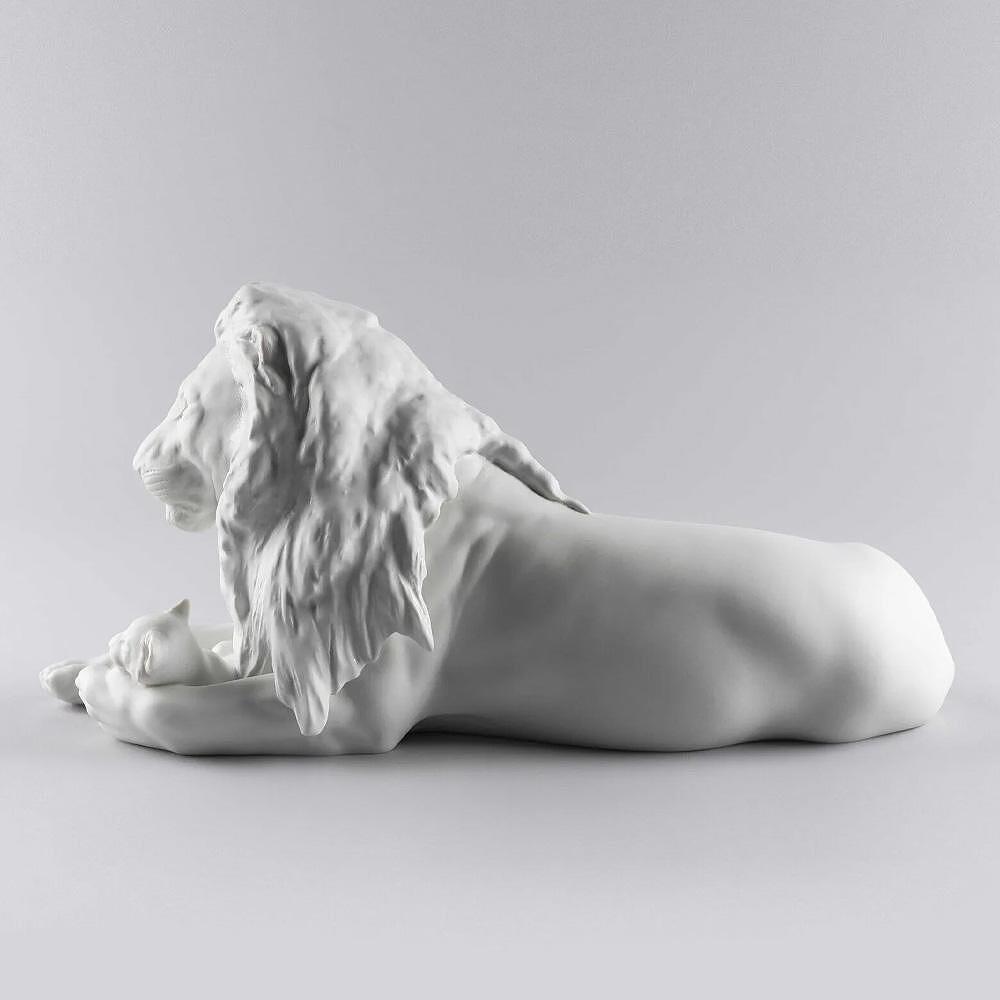 ДЕКОРАТИВНА ФИГУРА LLADRO LION WITH CUB 21X44СМ