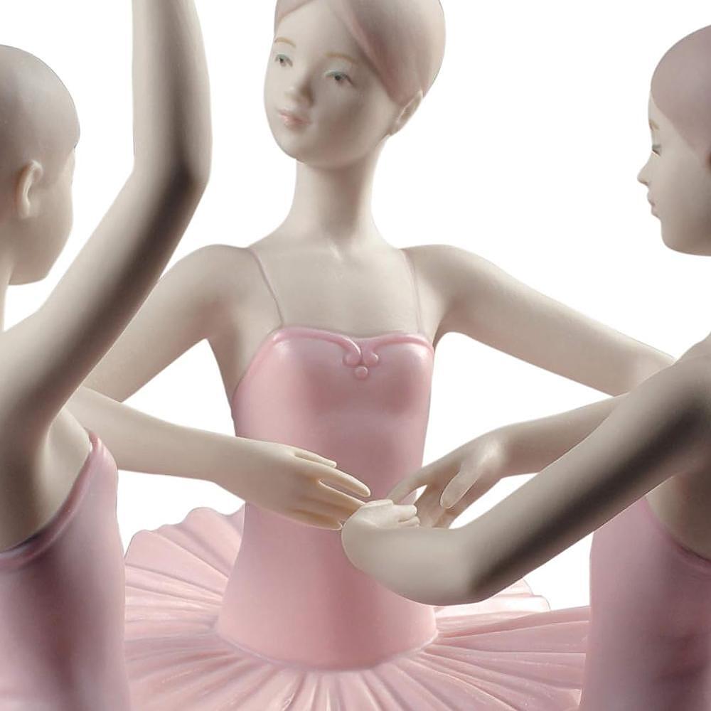 ДЕКОРАТИВНА ФИГУРА LLADRO OUR BALLET POSE 31Х18СМ
