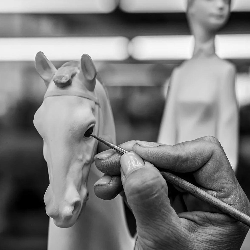 ДЕКОРАТИВНА ФИГУРА LLADRO WOMAN ON HORS 45X37СМ