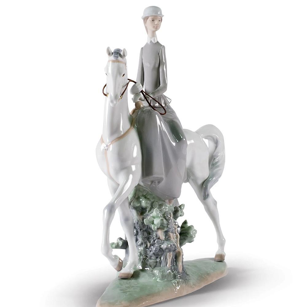 ДЕКОРАТИВНА ФИГУРА LLADRO WOMAN ON HORS 45X37СМ