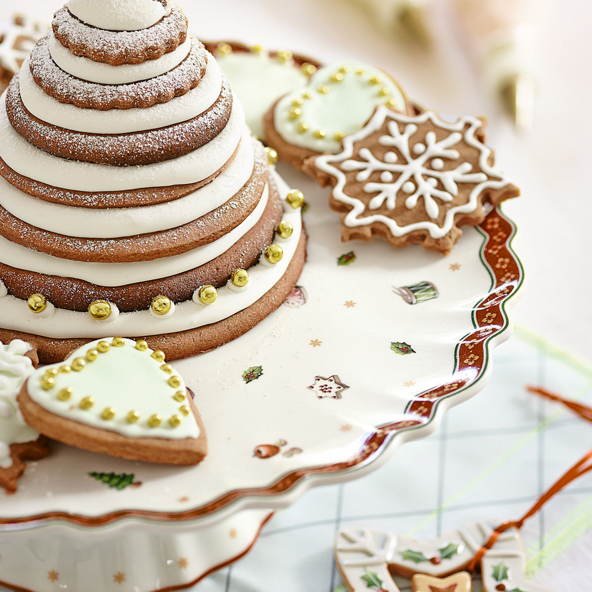 КОЛЕДНО ГОЛЯМ ПЛАТО НА СТОЛЧЕ VILLEROY&BOCH TOY`S DELIGHT