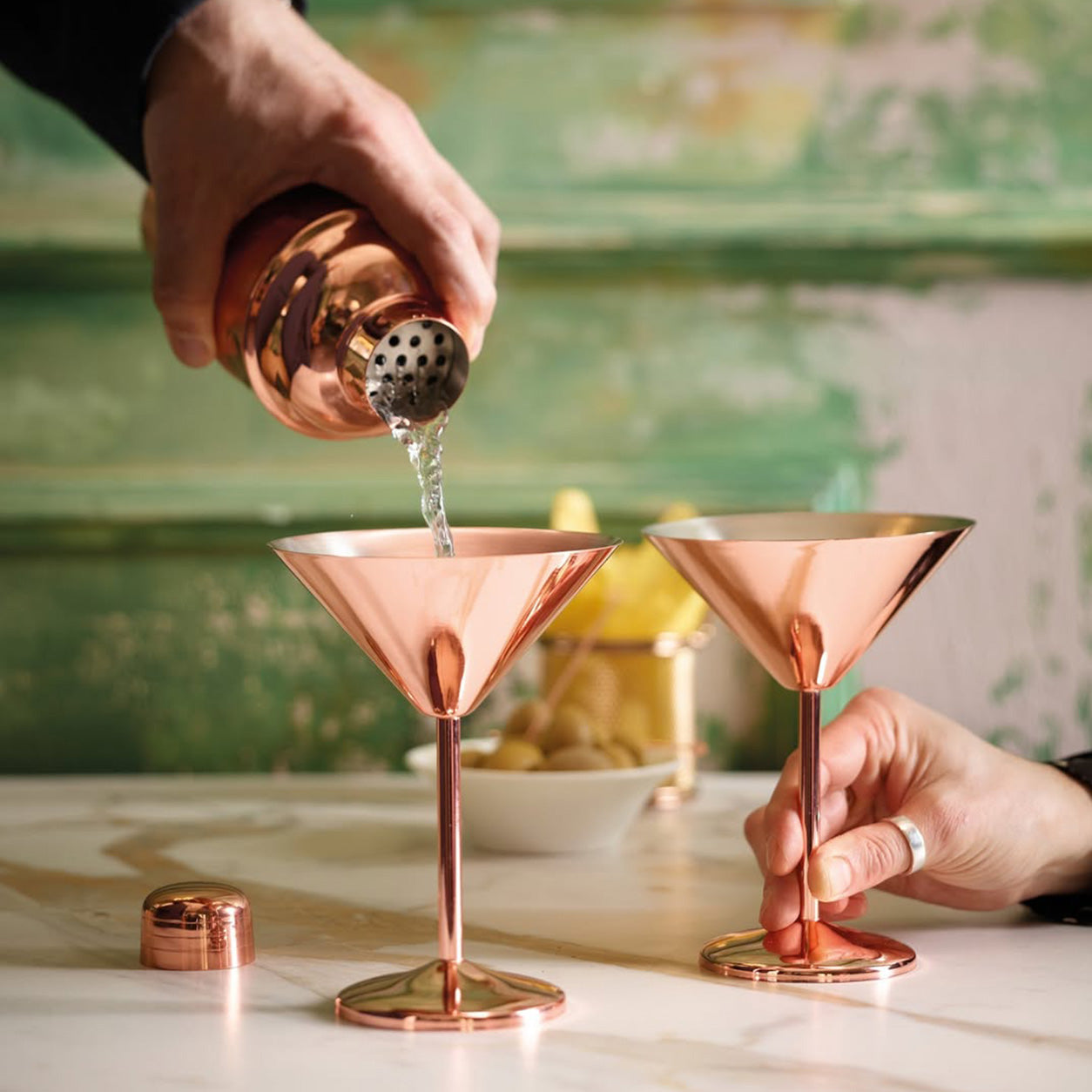 КОМПЛЕКТ ЧАШИ И ШЕЙКЪР ЗА КОКТЕЙЛИ/МАРТИНИ COPPE BAR SET