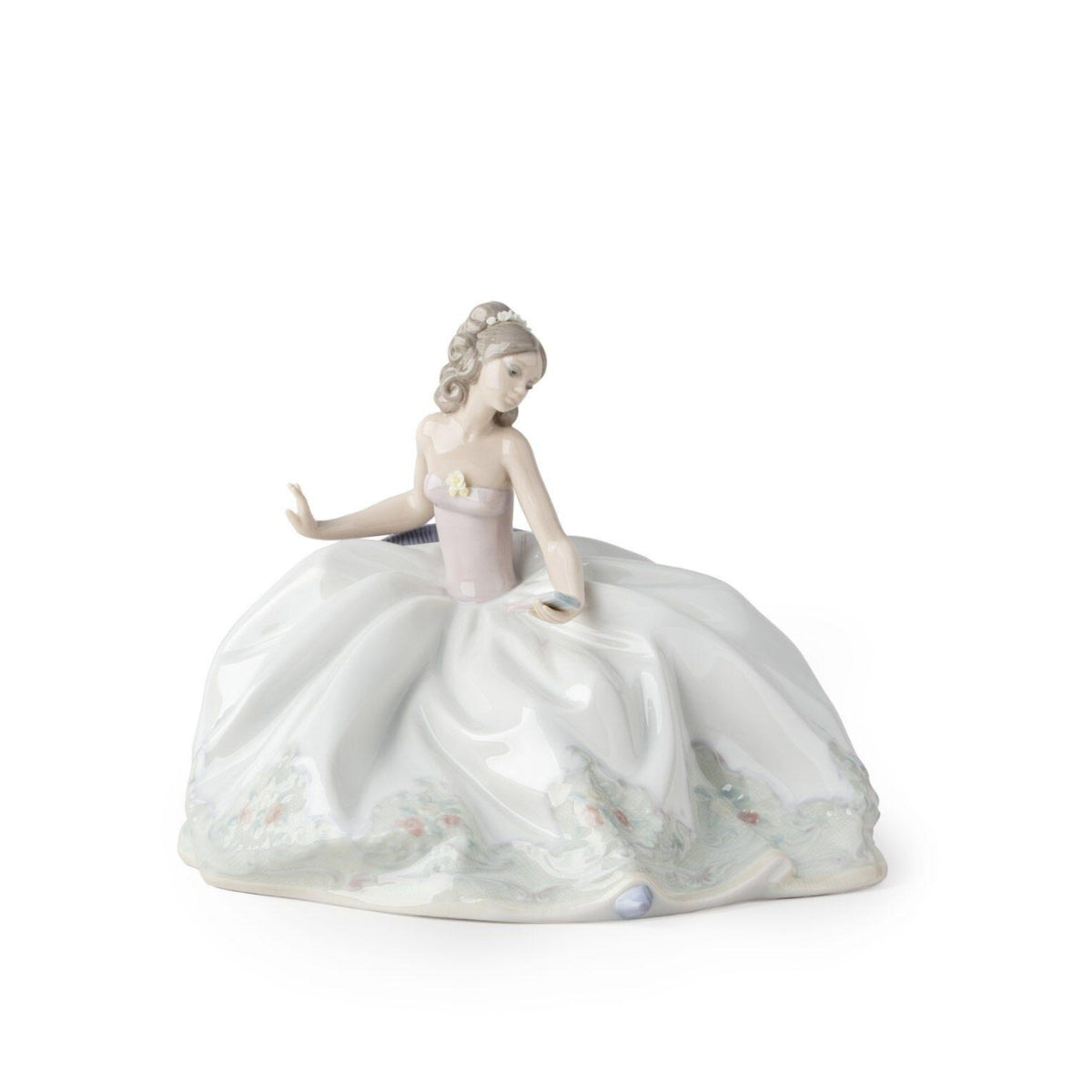ДЕКОРАТИВНА ФИГУРА LLADRO AT THE BALL 20X16 СМ