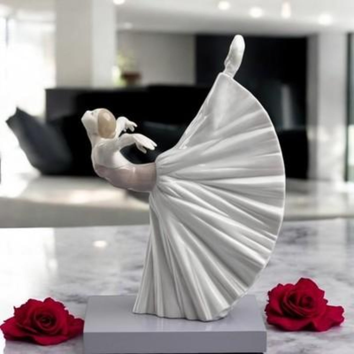 ДЕКОРАТИВНА ФИГУРА LLADRO GISELLE ARABESQUE 28Х18СМ