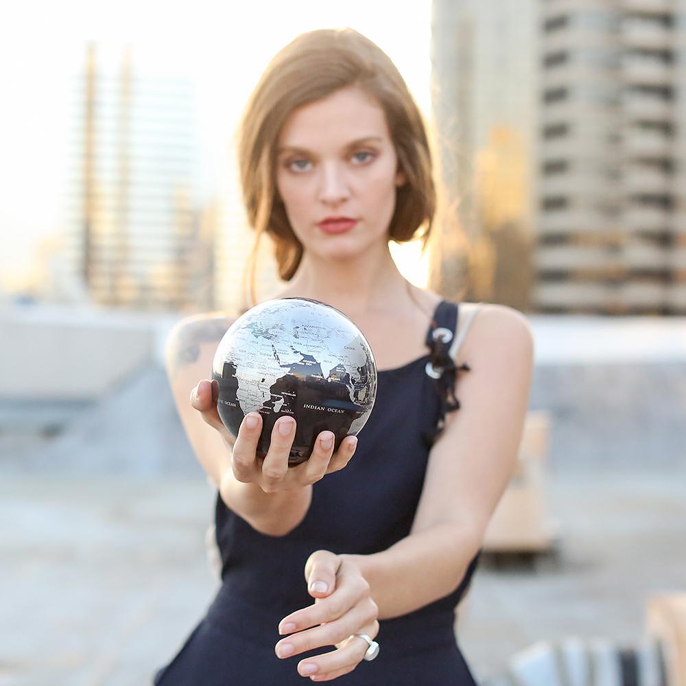 ВЪРТЯЩ СЕ ГЛОБУС MOVA  BLACK AND SILVER GLOBE 11.5 СМ