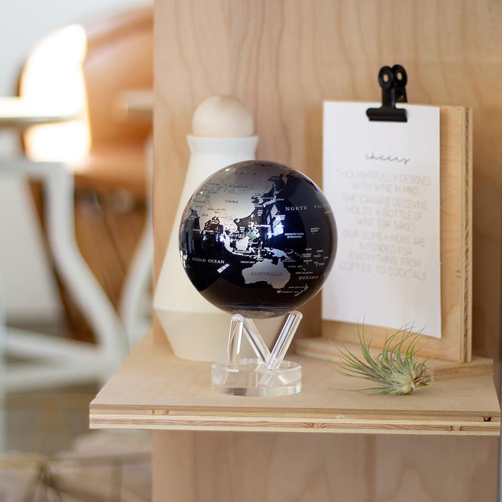 ВЪРТЯЩ СЕ ГЛОБУС MOVA  BLACK AND SILVER GLOBE 11.5 СМ